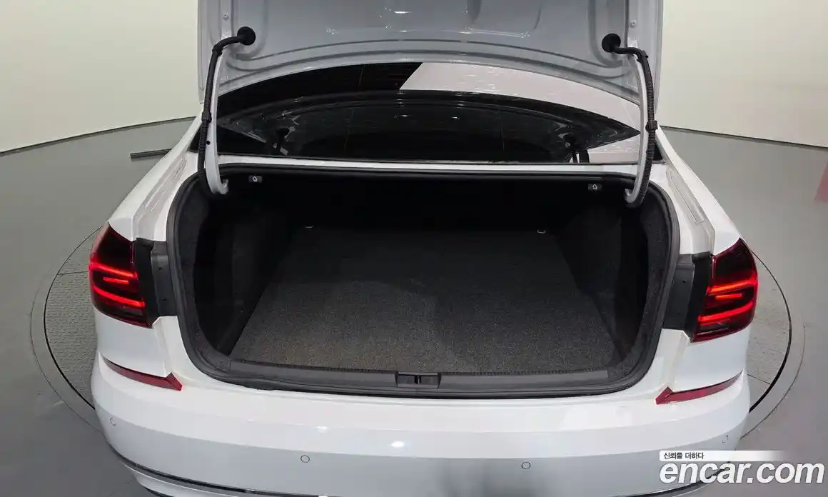 Volkswagen Passat 2018 2.0 Автомат в Москве № 215209, фото 16