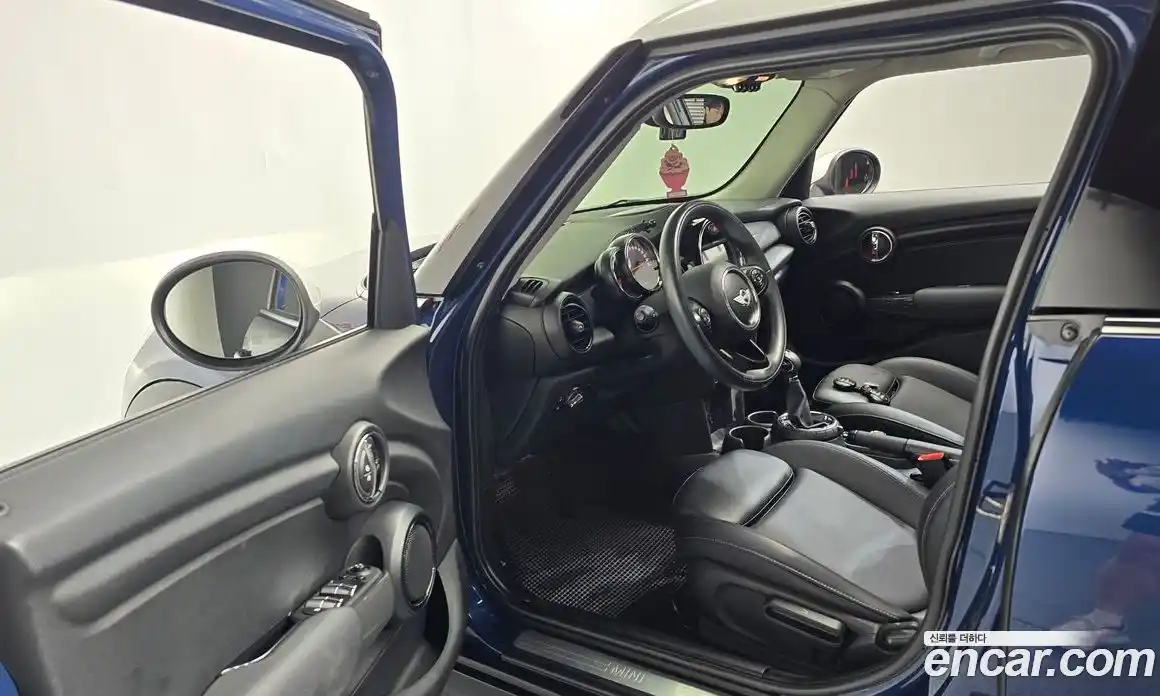 Mini Cooper 2015 1.5 Автомат в Москве № 223107, фото 16