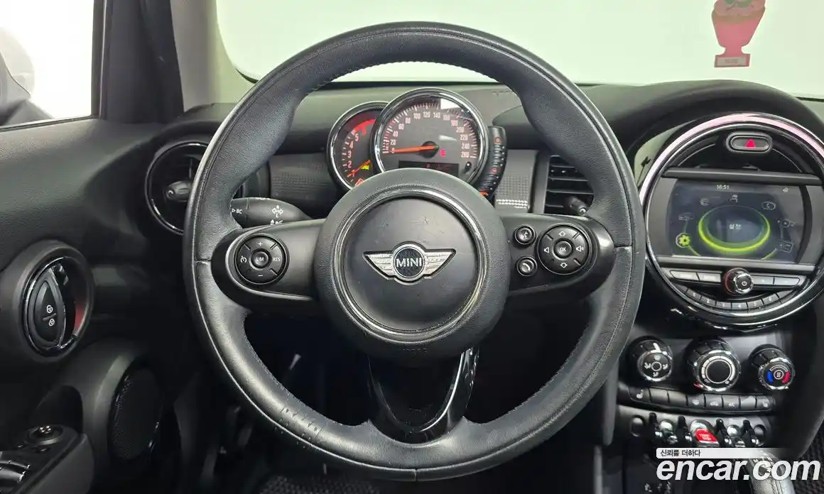 Mini Cooper 2015 1.5 Автомат в Москве № 223107, фото 17