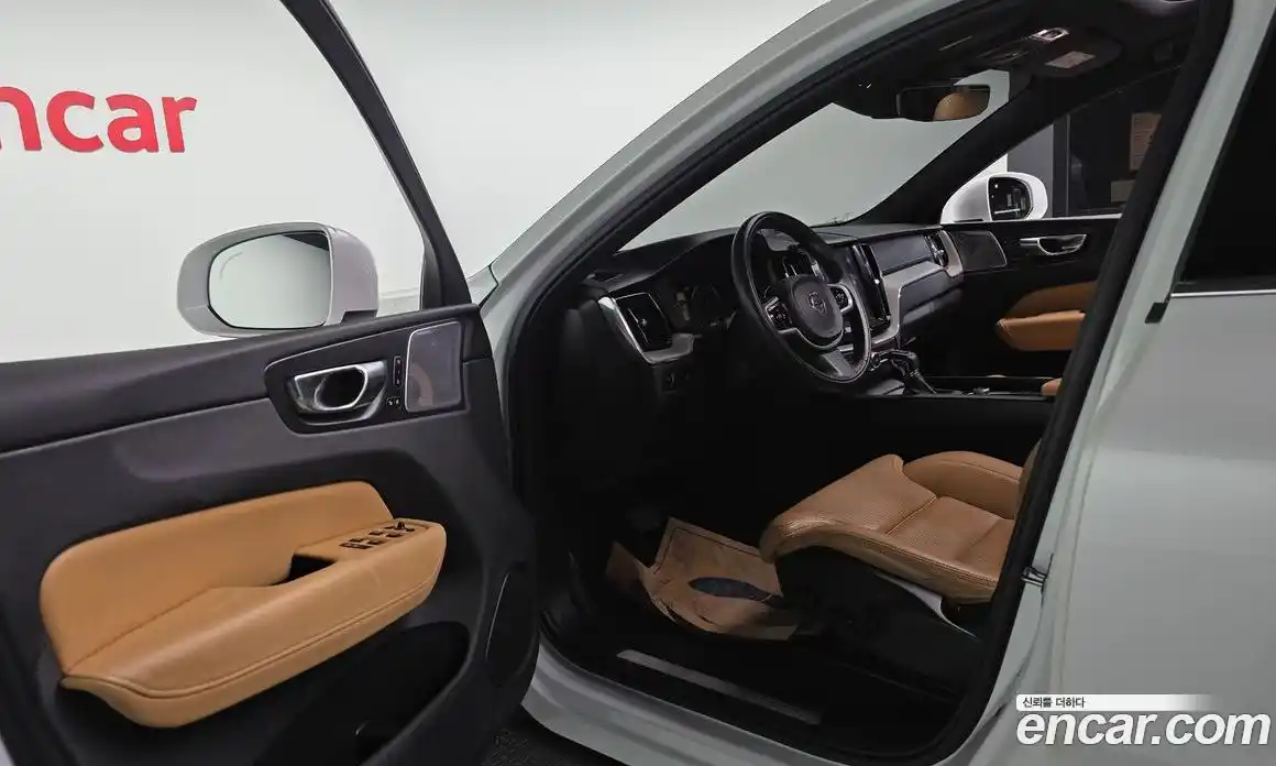 Volvo XC60 2018 2.0 Автомат в Москве № 230608, фото 4