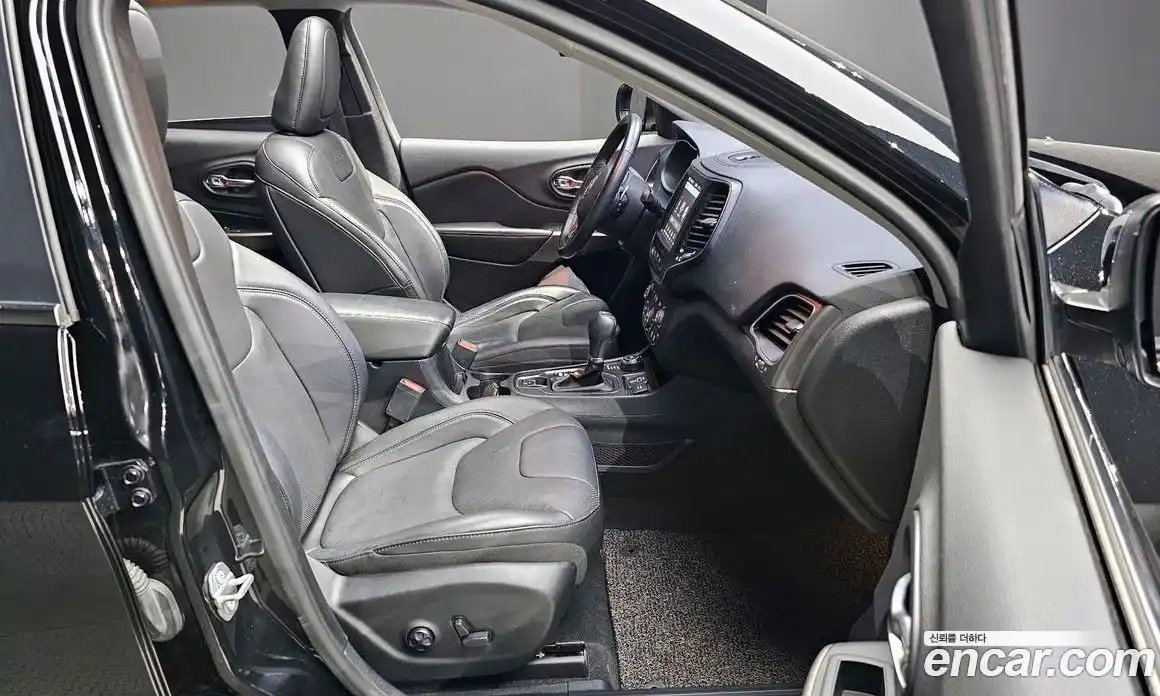 Jeep Cherokee 2019 2.4 Автомат в Москве № 232650, фото 18