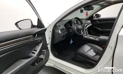 Honda Accord 2018 2.0 Автомат в Москве № 232910, миниатюра 12