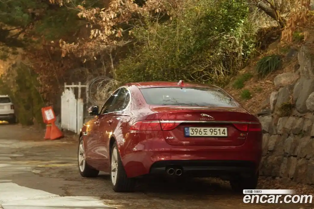 Jaguar XF 2016 2.0 Автомат в Москве № 305196, фото 3