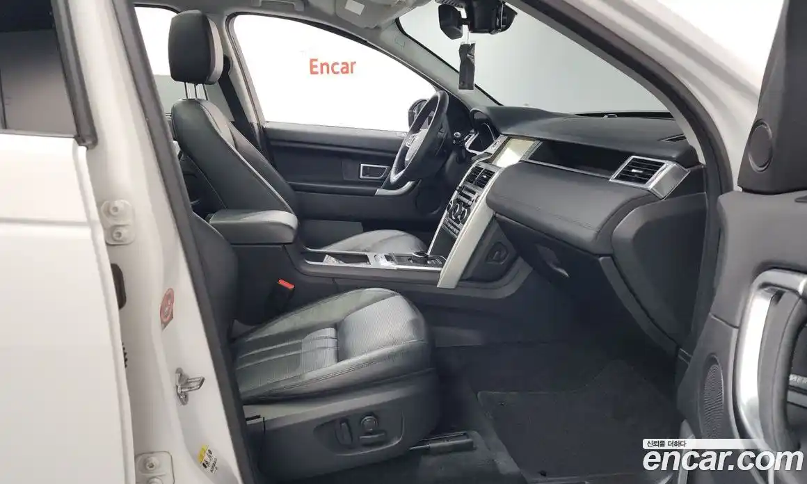 Land Rover Discovery Sport 2017 2.0 Автомат в Москве № 315664, фото 14