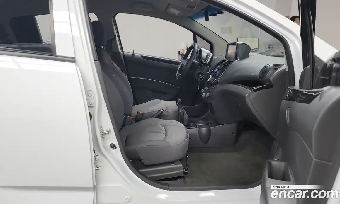 Chevrolet Spark 2012 1.0 Механическая в Москве № 40654, фото 18