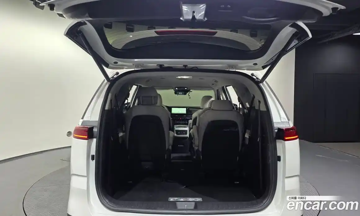 Kia Canival 2023 3.5 Автомат в Москве № 52471, фото 20