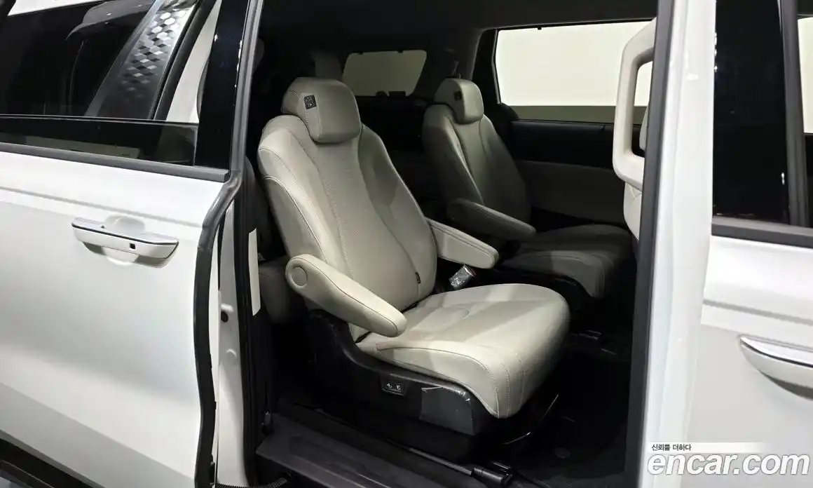 Kia Canival 2023 3.5 Автомат в Москве № 52471, фото 8