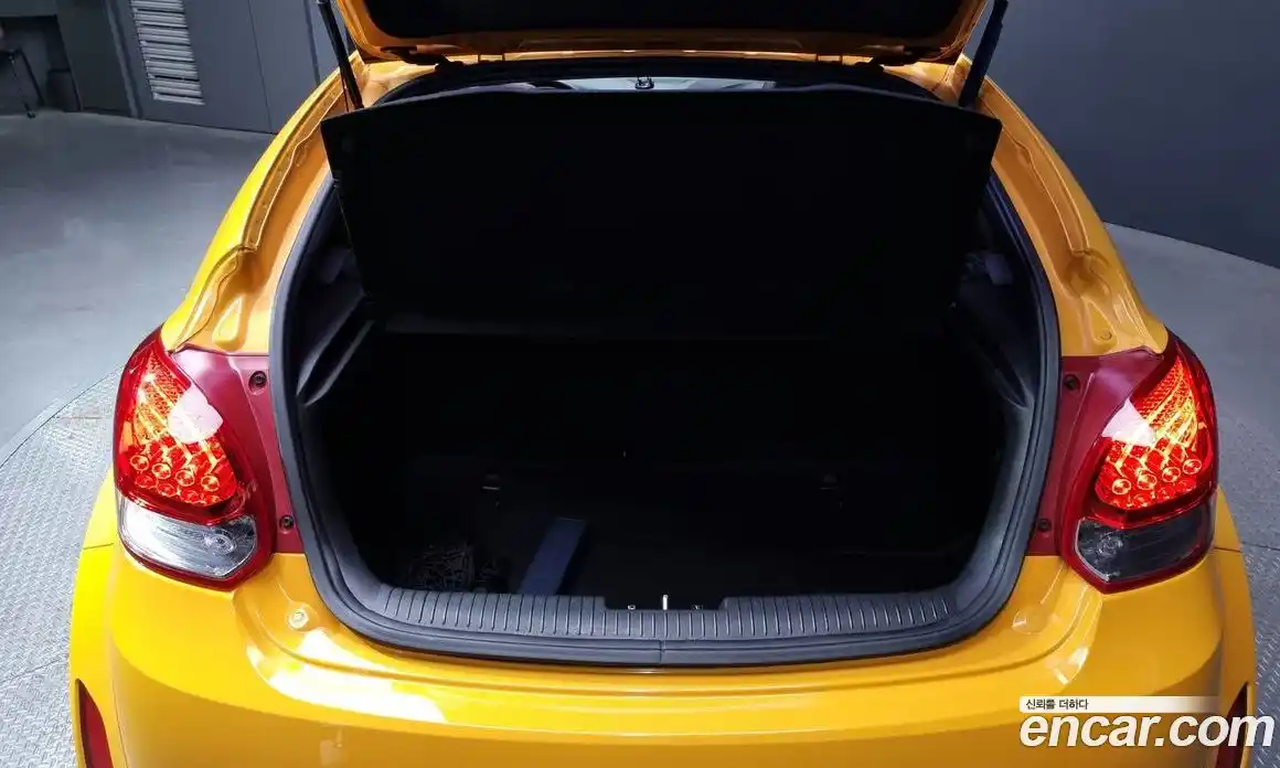 Hyundai Veloster 2012 1.6 Автомат в Москве № 111474, фото 19