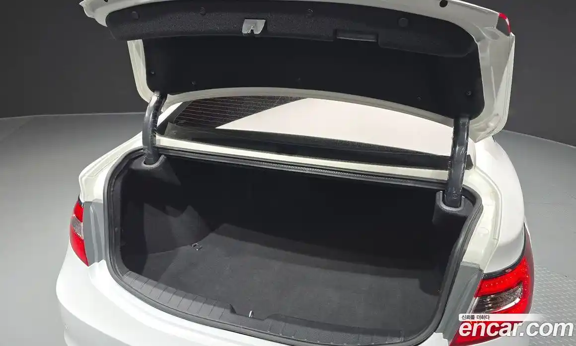 Hyundai Grandeur 2016 2.4 Автомат в Москве № 119690, фото 13