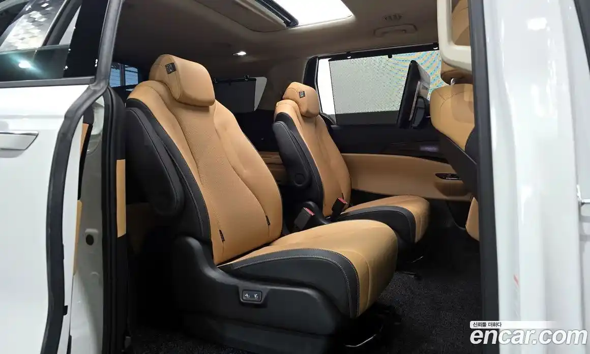 Kia Canival 2023 3.5 Автомат в Москве № 127752, фото 4