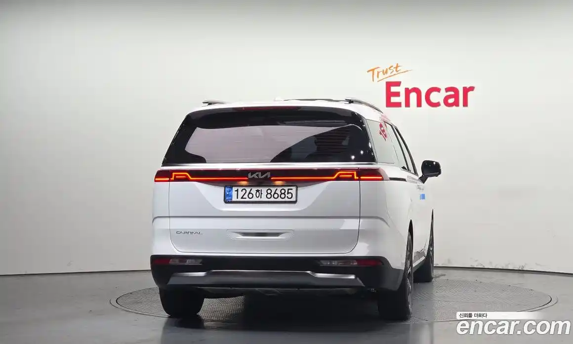 Kia Canival 2023 3.5 Автомат в Москве № 132418, фото 17