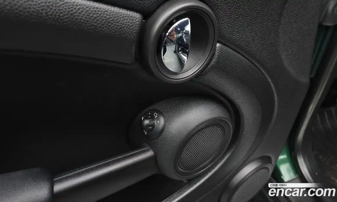 Mini Cooper Convertible 2015 1.6 Автомат в Москве № 136927, фото 3