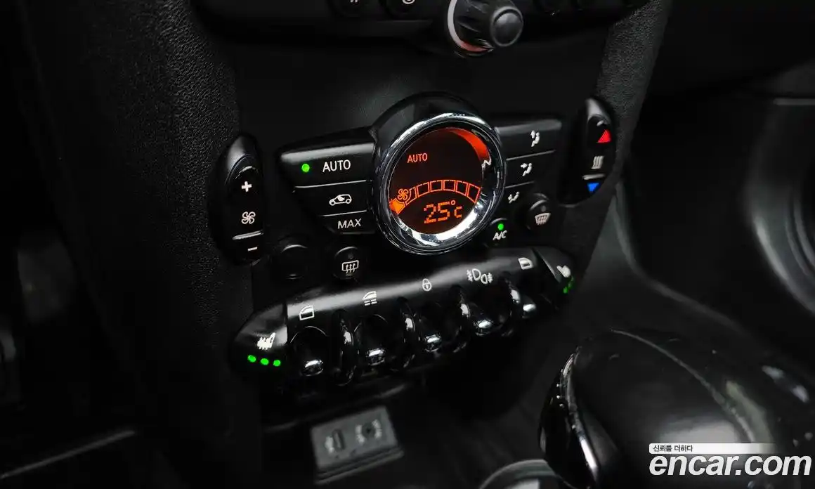 Mini Cooper Convertible 2015 1.6 Автомат в Москве № 136927, фото 7