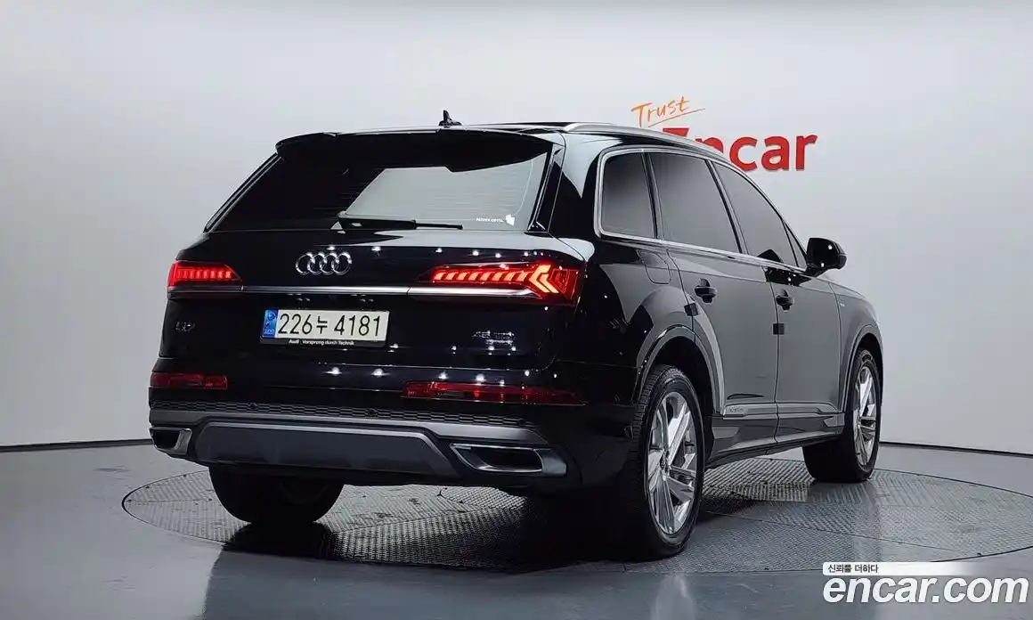 Audi Q7 2021 3.0 Автомат в Москве № 163689, фото 1