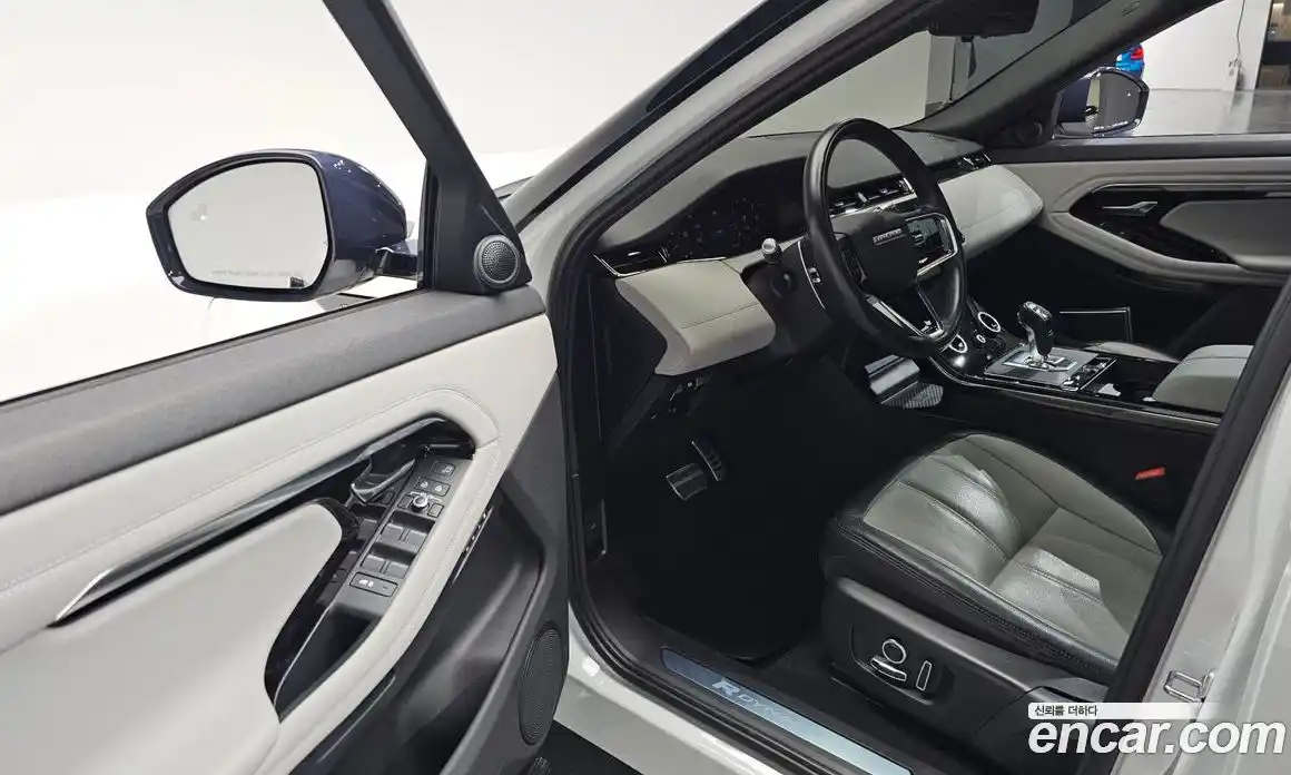 Land Rover Range-Rover Evoque 2022 2.0 Автомат в Москве № 166097, фото 20