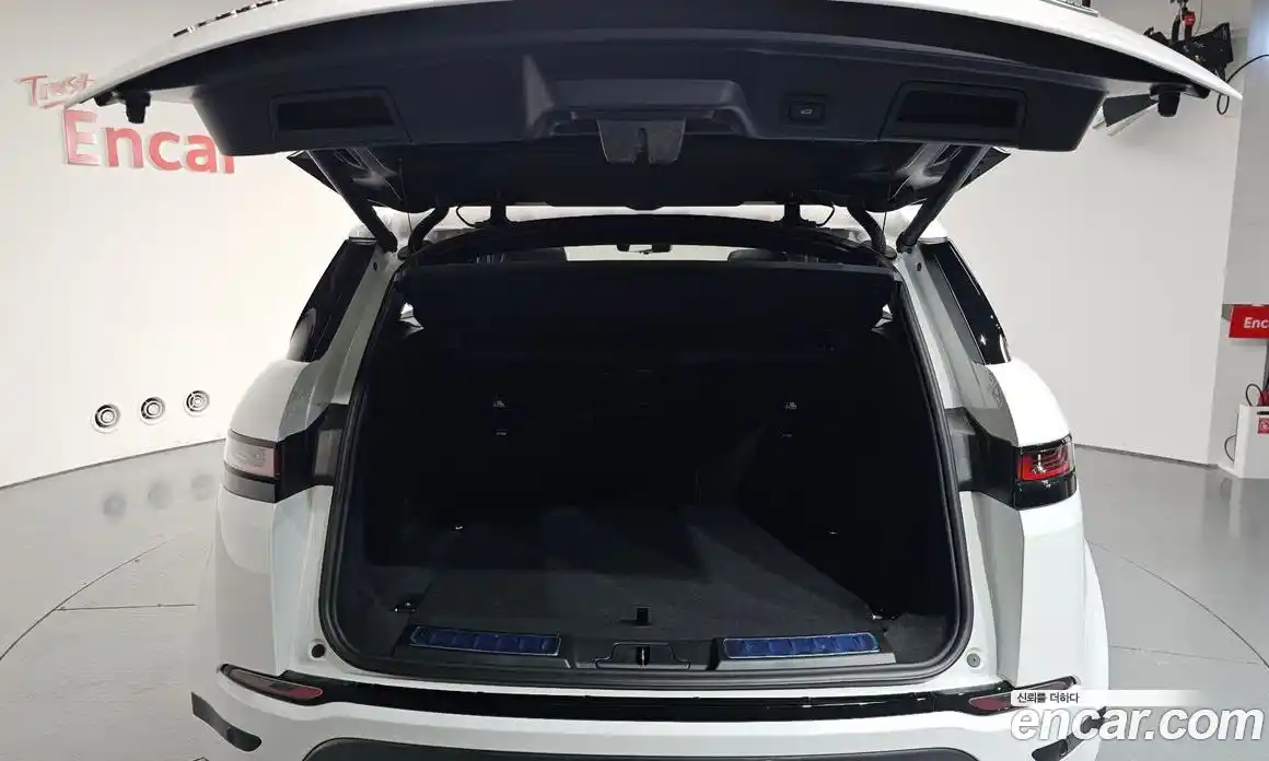 Land Rover Range-Rover Evoque 2022 2.0 Автомат в Москве № 166097, фото 6