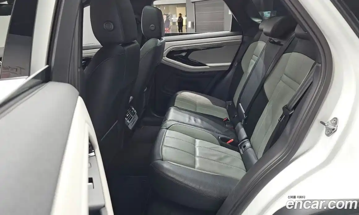 Land Rover Range-Rover Evoque 2022 2.0 Автомат в Москве № 166097, фото 8