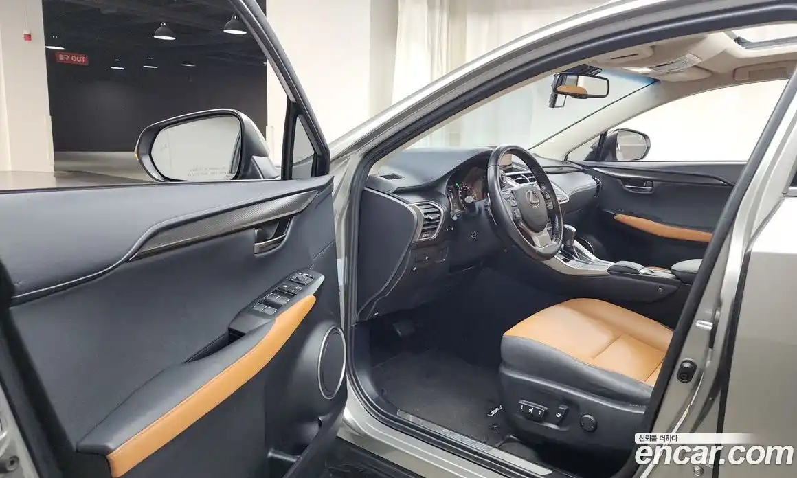 Lexus NX 2018 2.5 Автомат в Москве № 168300, фото 3