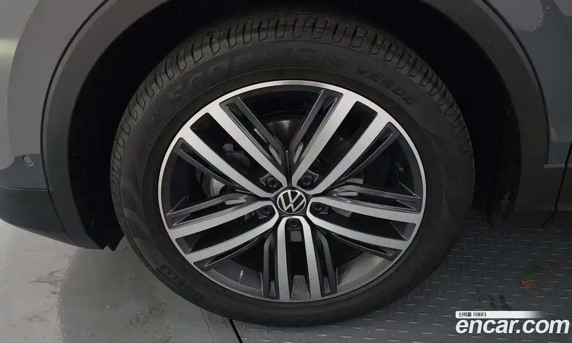 Volkswagen Tiguan 2022 2.0 Автомат в Москве № 168660, фото 4