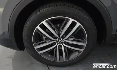 Volkswagen Tiguan 2022 2.0 Автомат в Москве № 168660, миниатюра 4