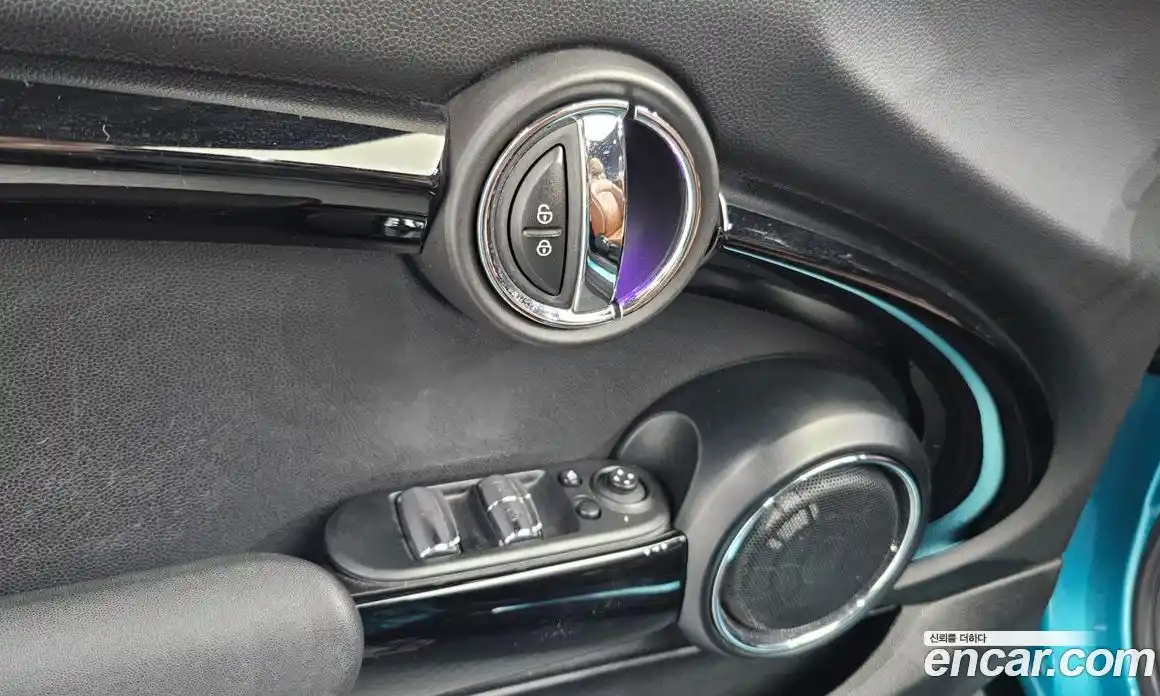 Mini Cooper Convertible 2016 2.0 Автомат в Москве № 190010, фото 5