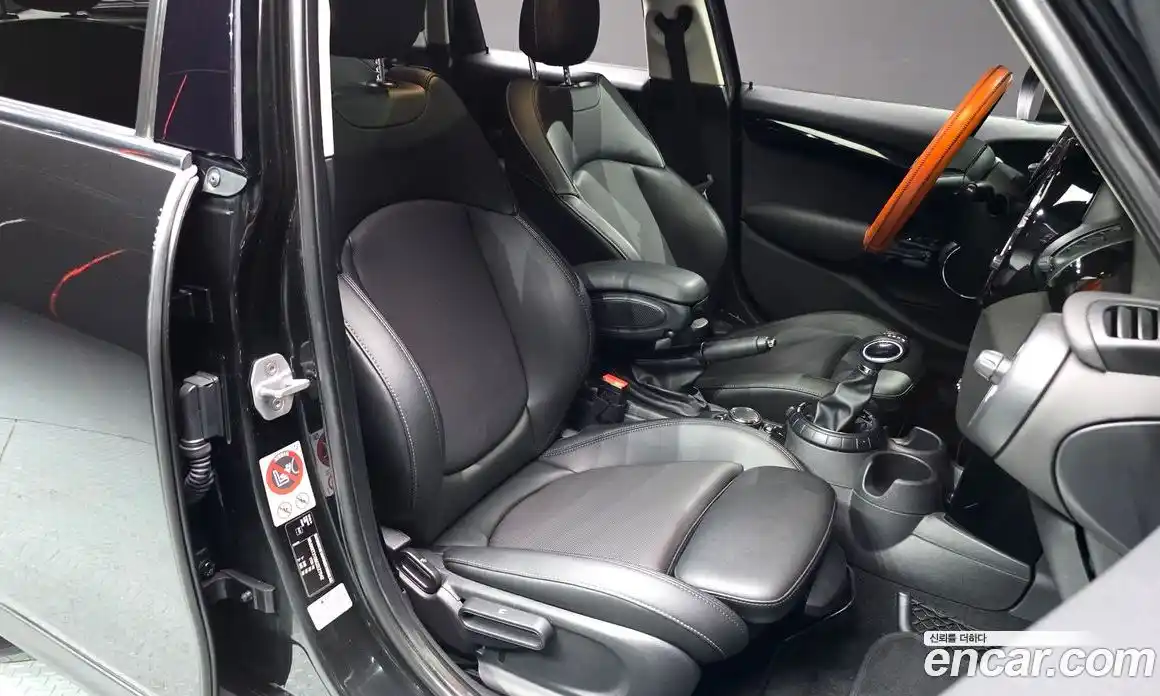 Mini Cooper 2016 1.5 Автомат в Москве № 211215, фото 13