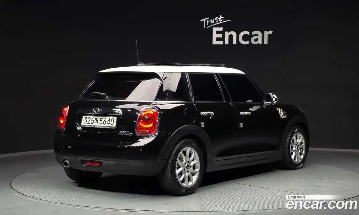 Mini Cooper 2016 1.5 Автомат в Москве № 211215, фото 17