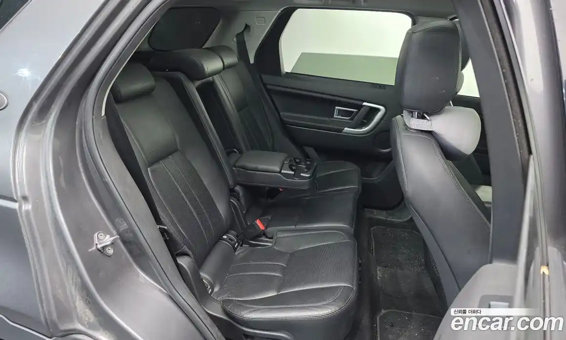 Land Rover Discovery Sport 2017 2.0 Автомат в Москве № 213765, фото 16