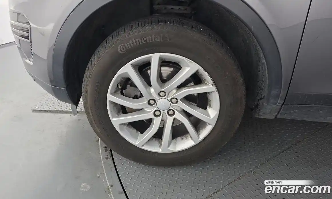 Land Rover Discovery Sport 2017 2.0 Автомат в Москве № 213765, фото 17