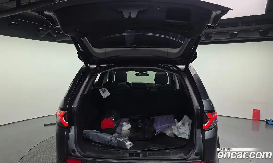 Land Rover Discovery Sport 2017 2.0 Автомат в Москве № 213765, фото 4