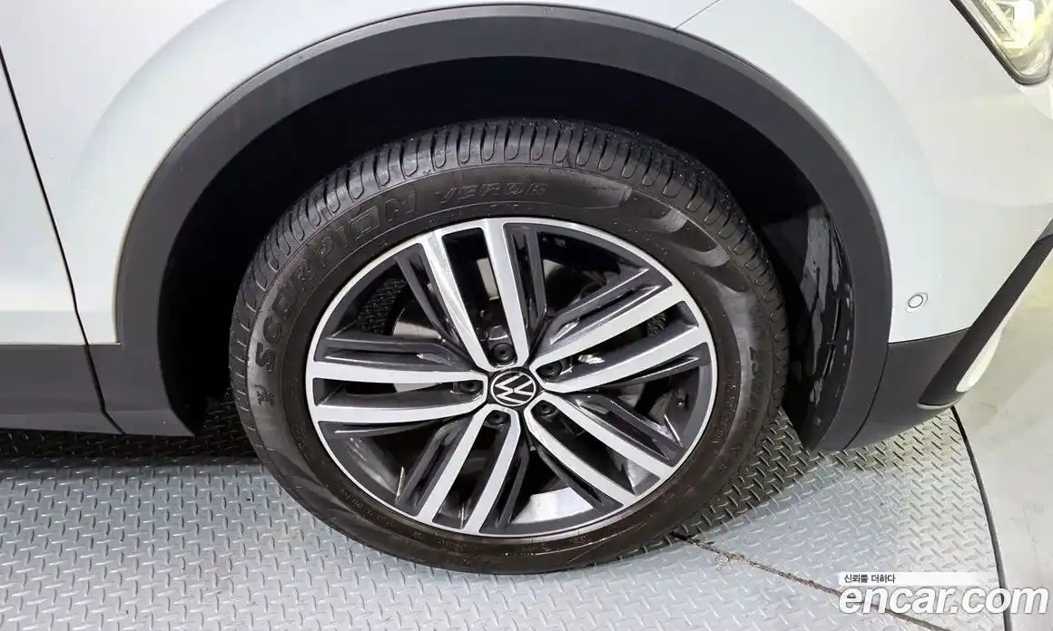 Volkswagen Tiguan 2023 2.0 Автомат в Москве № 214903, фото 17