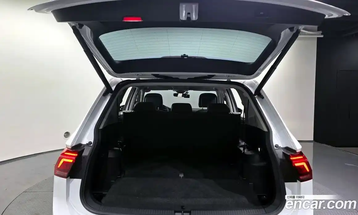 Volkswagen Tiguan 2023 2.0 Автомат в Москве № 214903, фото 18