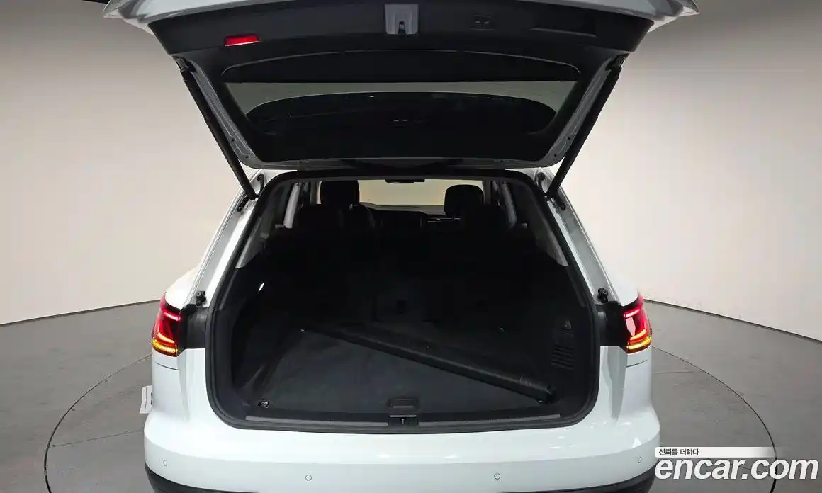 Volkswagen Touareg 2023 3.0 Автомат в Москве № 215289, фото 18