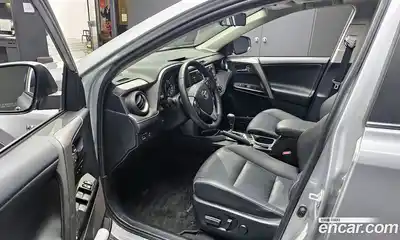 Toyota RAV4 2017 2.5 Автомат в Москве № 215506, миниатюра 11