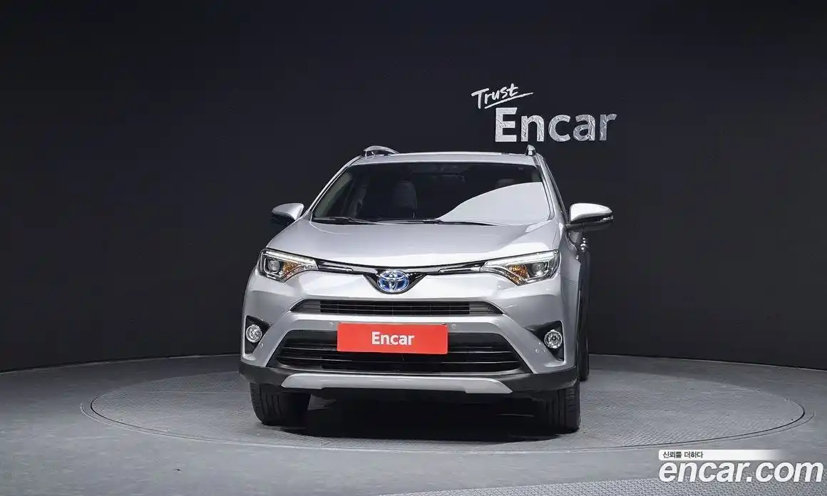 Toyota RAV4 2017 2.5 Автомат в Москве № 215506, фото 13