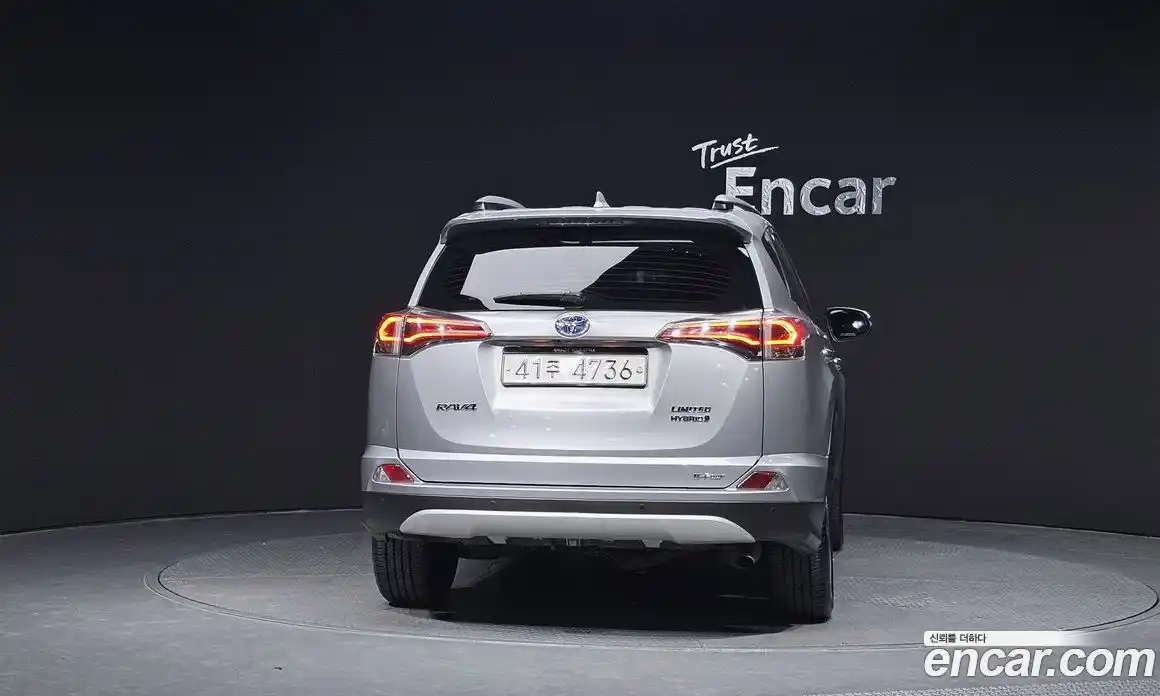 Toyota RAV4 2017 2.5 Автомат в Москве № 215506, фото 14