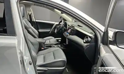 Toyota RAV4 2017 2.5 Автомат в Москве № 215506, миниатюра 4