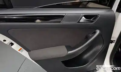 Volkswagen Jetta 2011 2.0 Автомат в Москве № 232127, миниатюра 6