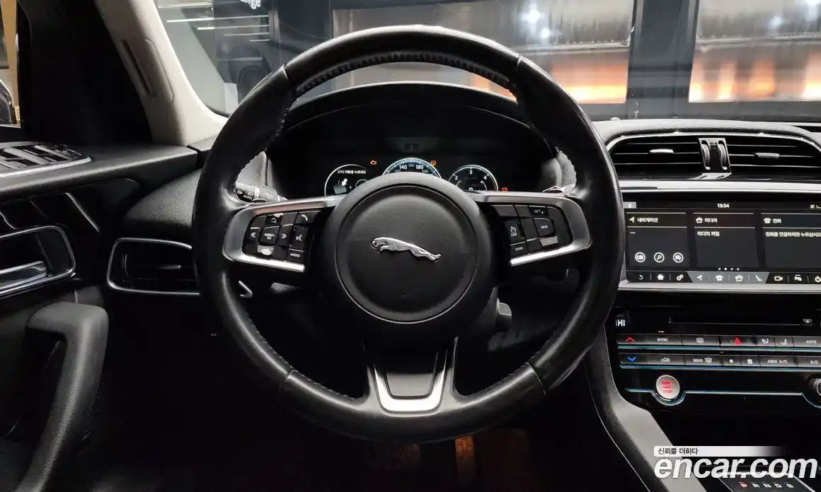 Jaguar F-Pace 2018 2.0 Автомат в Москве № 263462, фото 18
