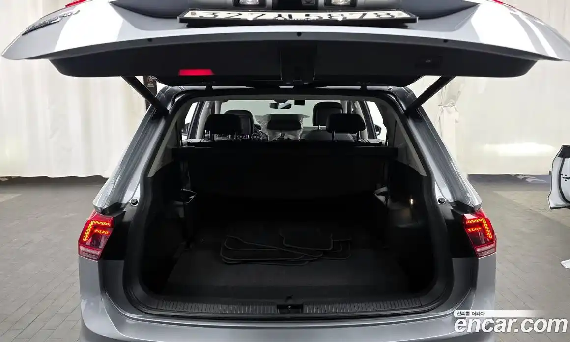 Volkswagen Tiguan 2020 2.0 Автомат в Москве № 276340, фото 8