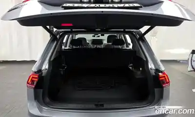 Volkswagen Tiguan 2020 2.0 Автомат в Москве № 276340, миниатюра 8