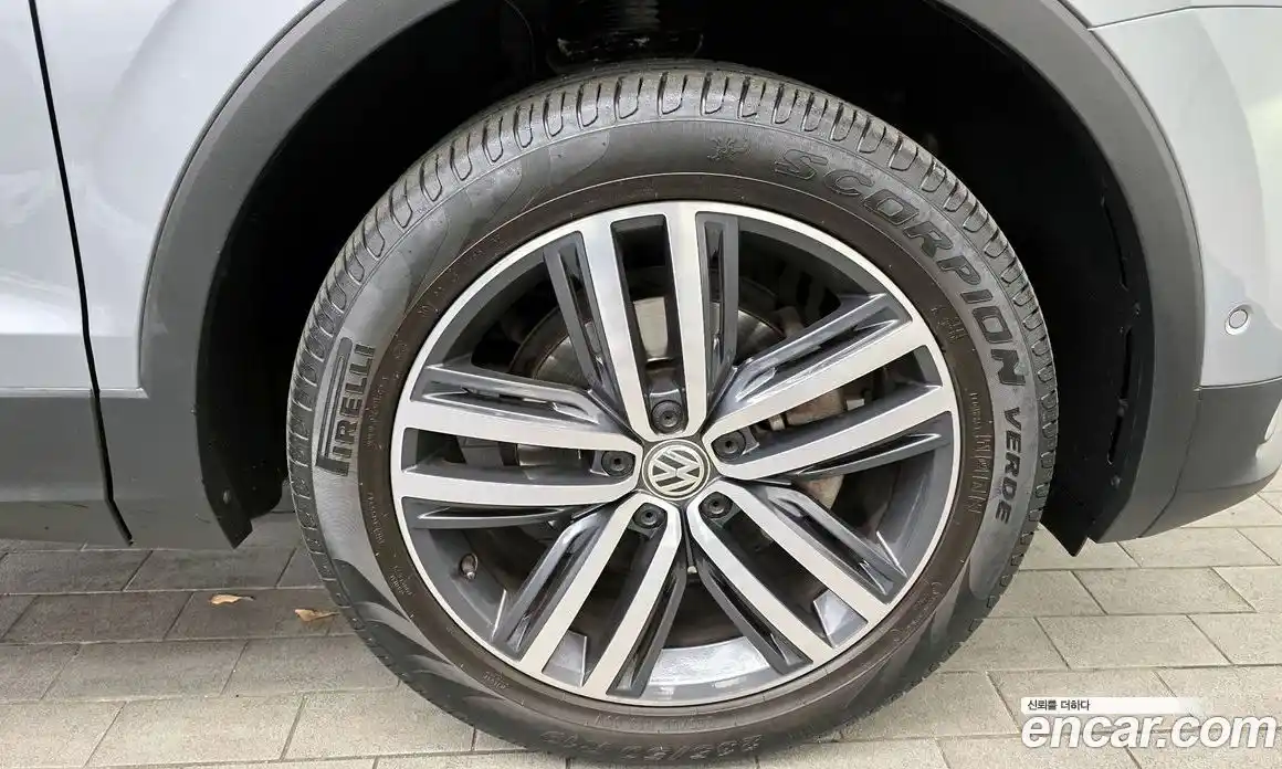 Volkswagen Tiguan 2020 2.0 Автомат в Москве № 276340, фото 9