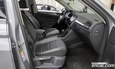 Volkswagen Tiguan 2020 2.0 Автомат в Москве № 276340, миниатюра 10