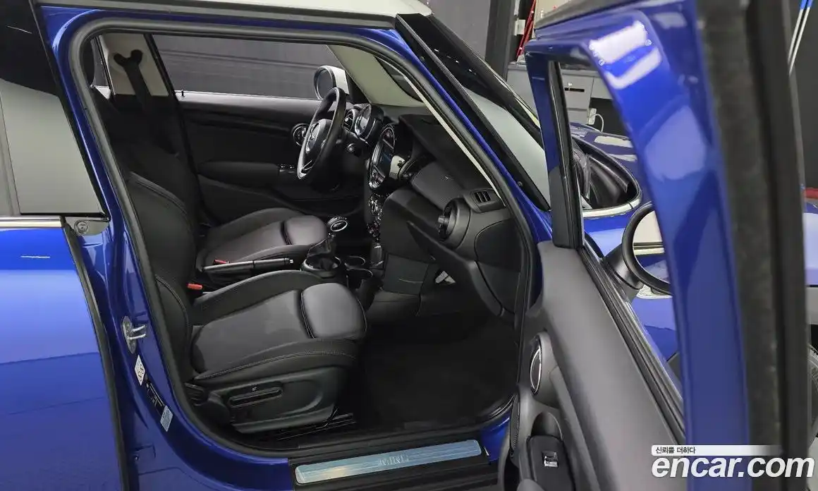 Mini Cooper 2019 1.5 Автомат в Москве № 299449, фото 19