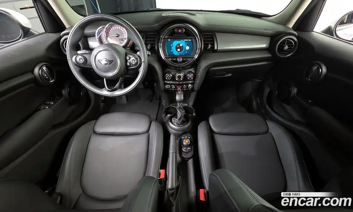 Mini Cooper 2019 1.5 Автомат в Москве № 299449, фото 2