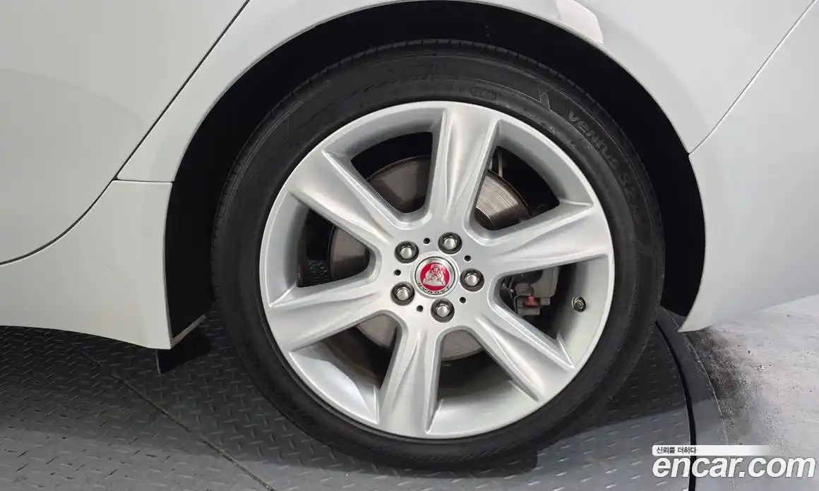 Jaguar XE 2017 2.0 Автомат в Москве № 305002, фото 12