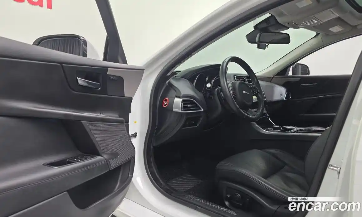 Jaguar XE 2017 2.0 Автомат в Москве № 305002, фото 20