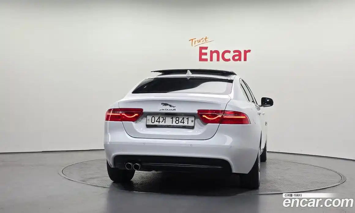 Jaguar XE 2017 2.0 Автомат в Москве № 305002, фото 3