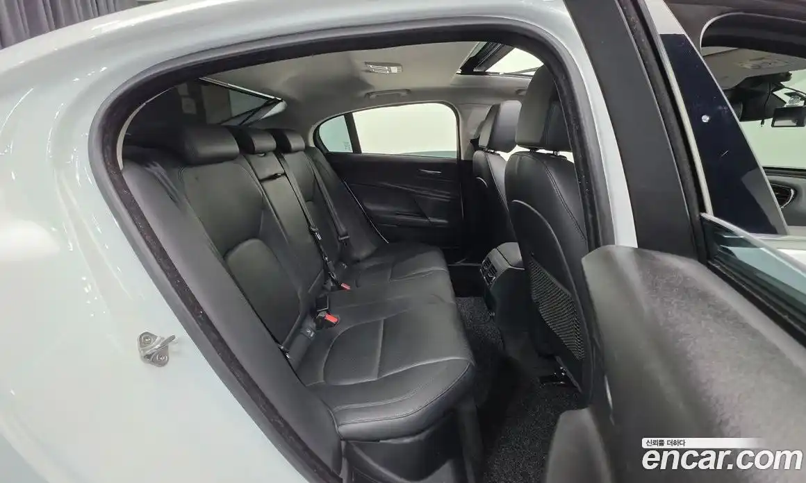 Jaguar XE 2017 2.0 Автомат в Москве № 305002, фото 9