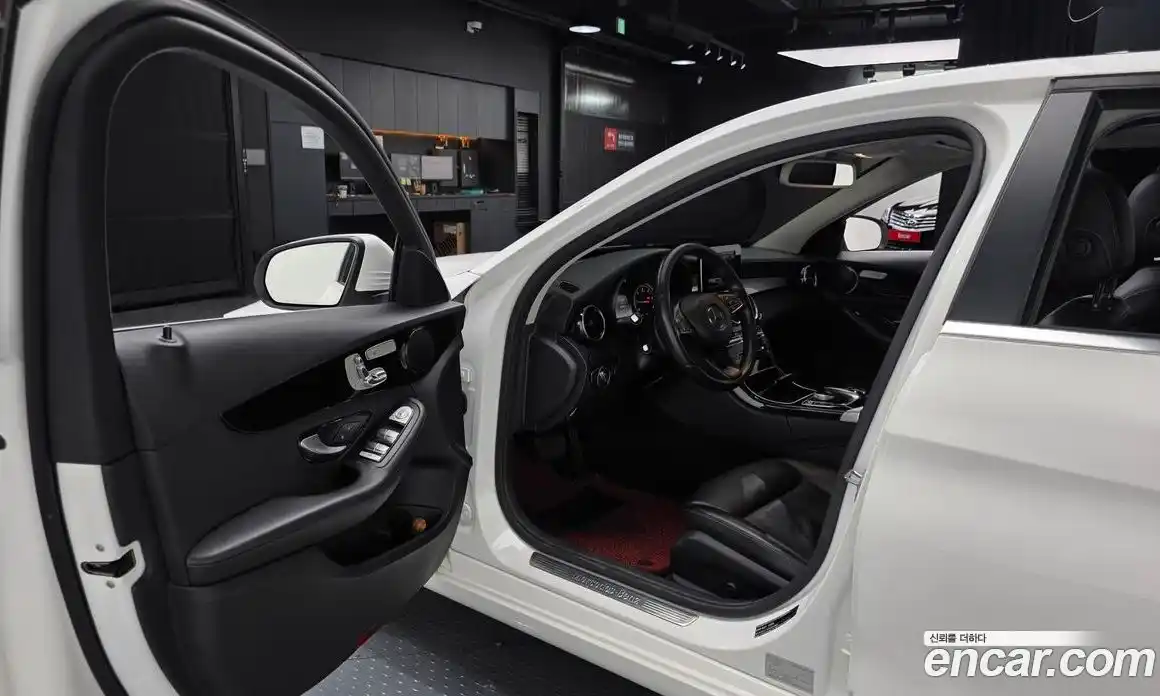 Mercedes-Benz C-Class 2017 1.6 Автомат в Москве № 342971, фото 12